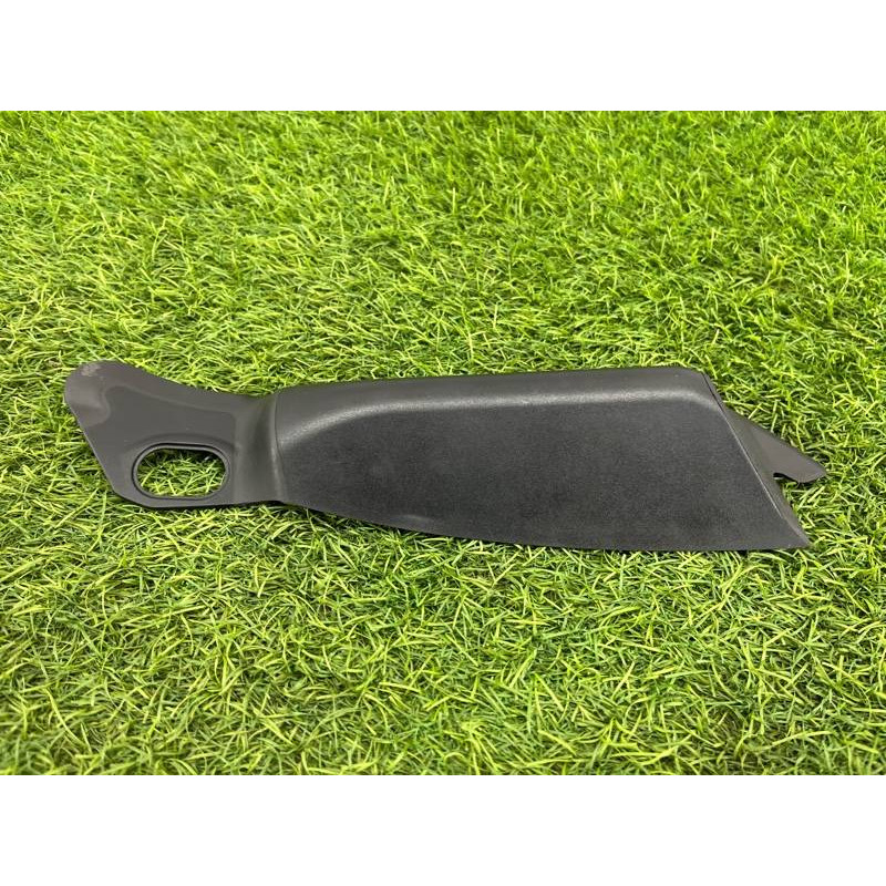 Накладка заднього ліхтаря (кузов і елементи) AUDI A8 D4 2011 4,2 4H0945256A