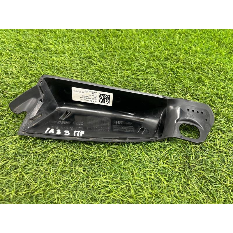 Накладка заднього ліхтаря (кузов і елементи) AUDI A8 D4 2011 4,2 4H0945256A