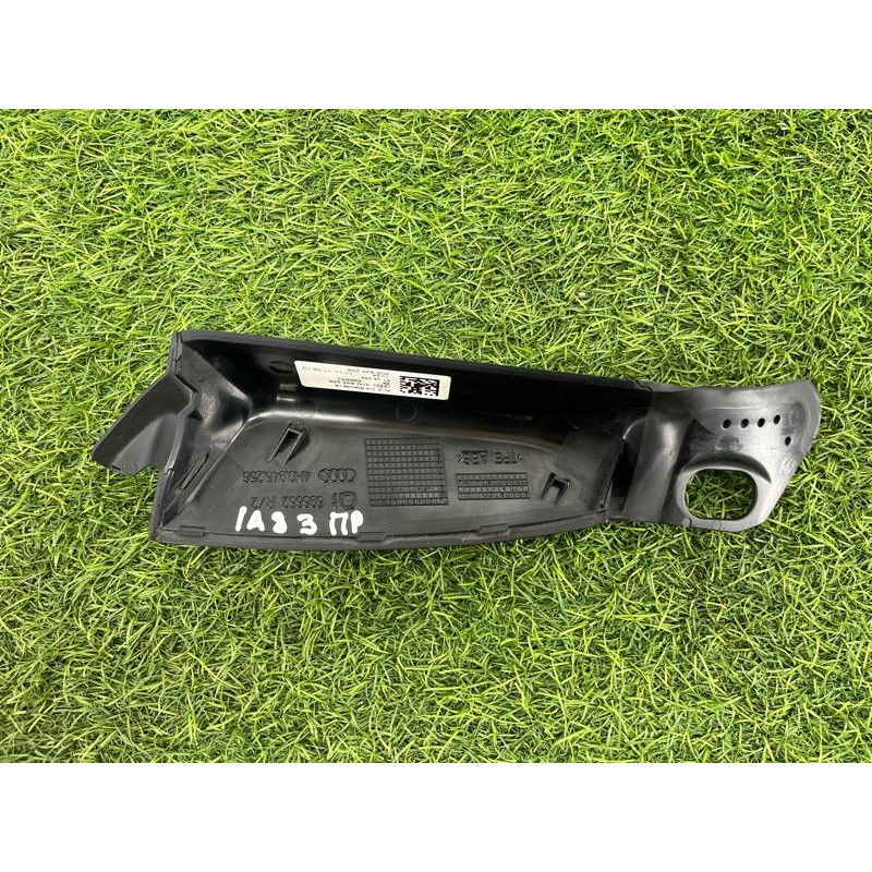 Накладка заднього ліхтаря (кузов і елементи) AUDI A8 D4 2011 4,2 4H0945256A