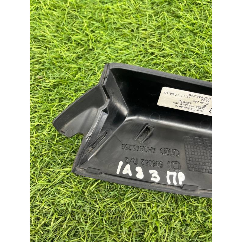 Накладка заднього ліхтаря (кузов і елементи) AUDI A8 D4 2011 4,2 4H0945256A