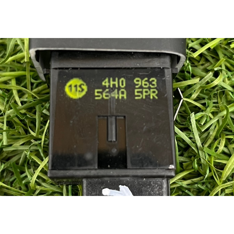 Кнопка подогрева сиденья (электрика / кнопки) AUDI A8 D4 2011 4,2 4H0963564A5PR