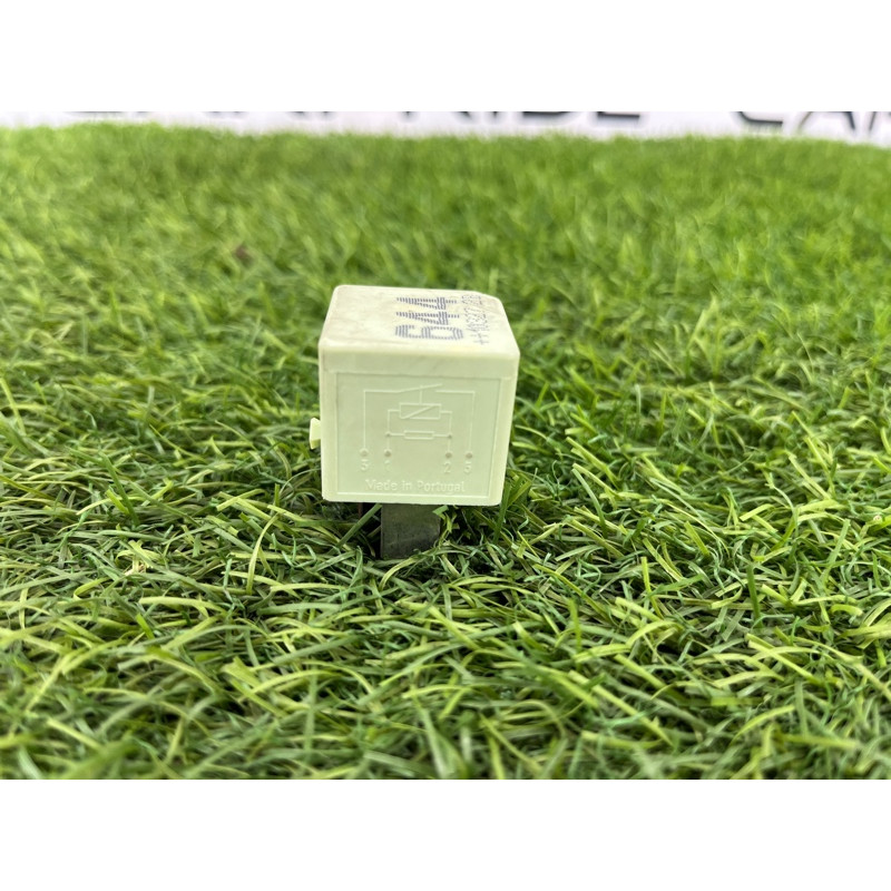 Реле (электрика) AUDI A8 D4 2011 4,2 4H0951253