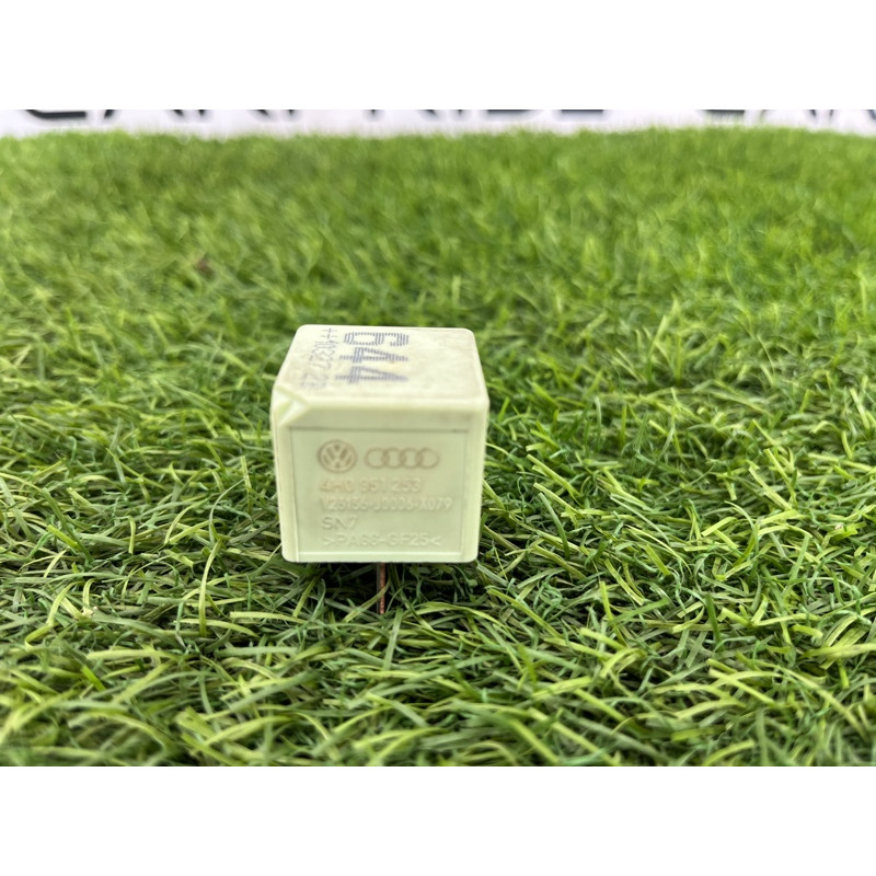 Реле (электрика) AUDI A8 D4 2011 4,2 4H0951253