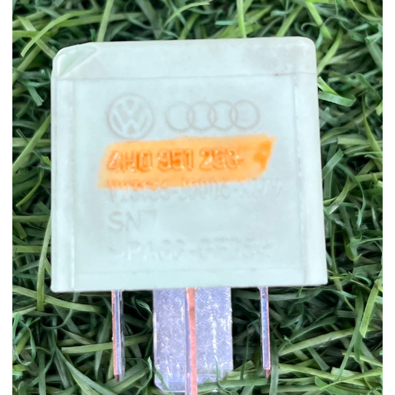 Реле (электрика) AUDI A8 D4 2011 4,2 4H0951253