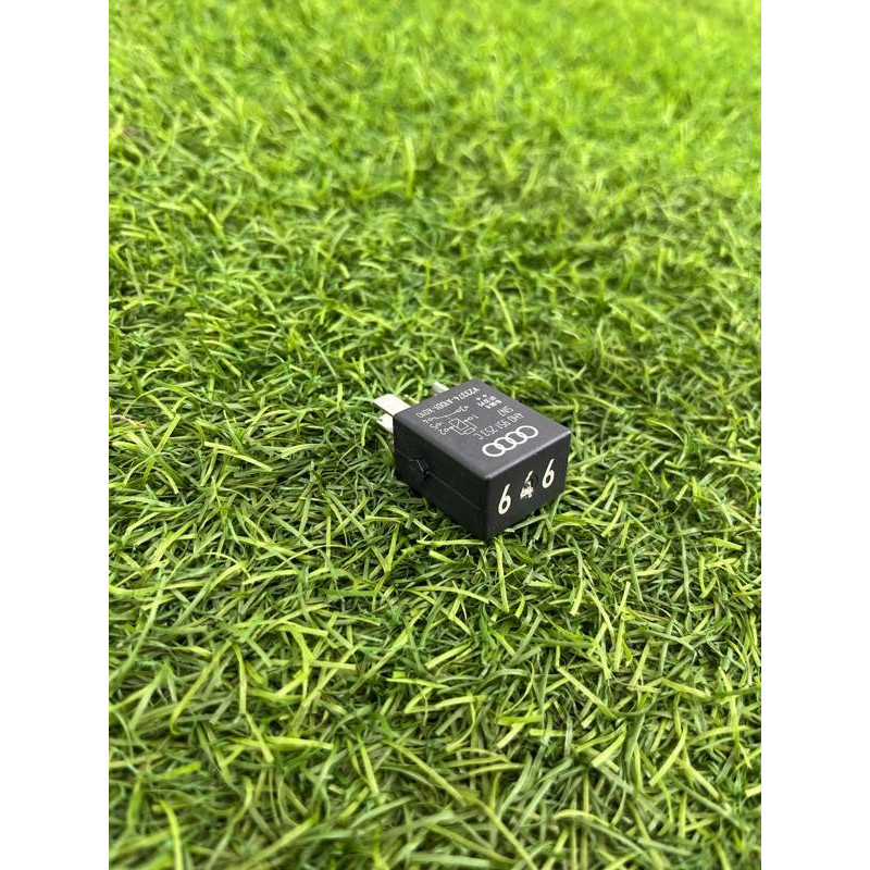 Реле (электрика) AUDI A8 D4 2011 4,2 4H0951253C