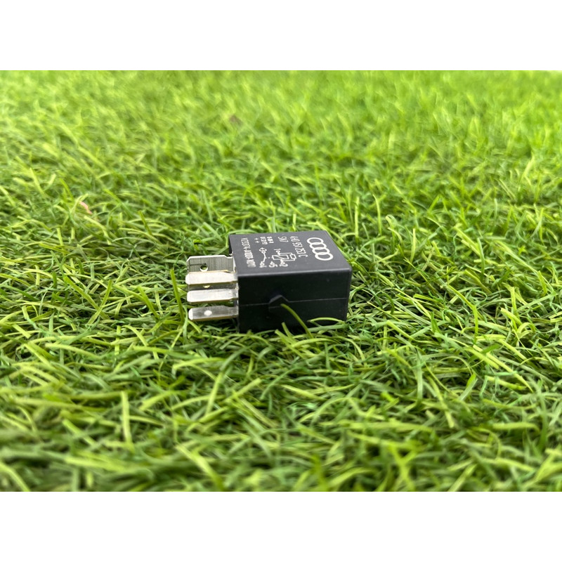 Реле (электрика) AUDI A8 D4 2011 4,2 4H0951253C