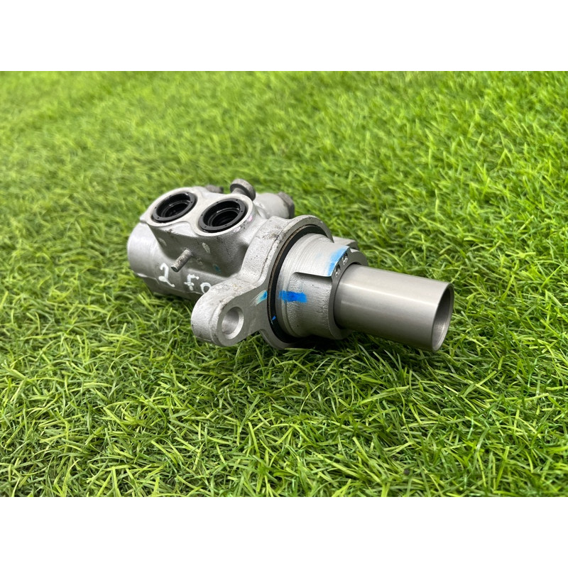 Главный тормозной цилиндр (тормозная система) FORD Focus MK3 2014 2.0 EV6Z2140A