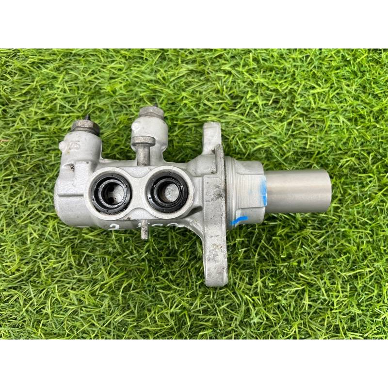 Главный тормозной цилиндр (тормозная система) FORD Focus MK3 2014 2.0 EV6Z2140A