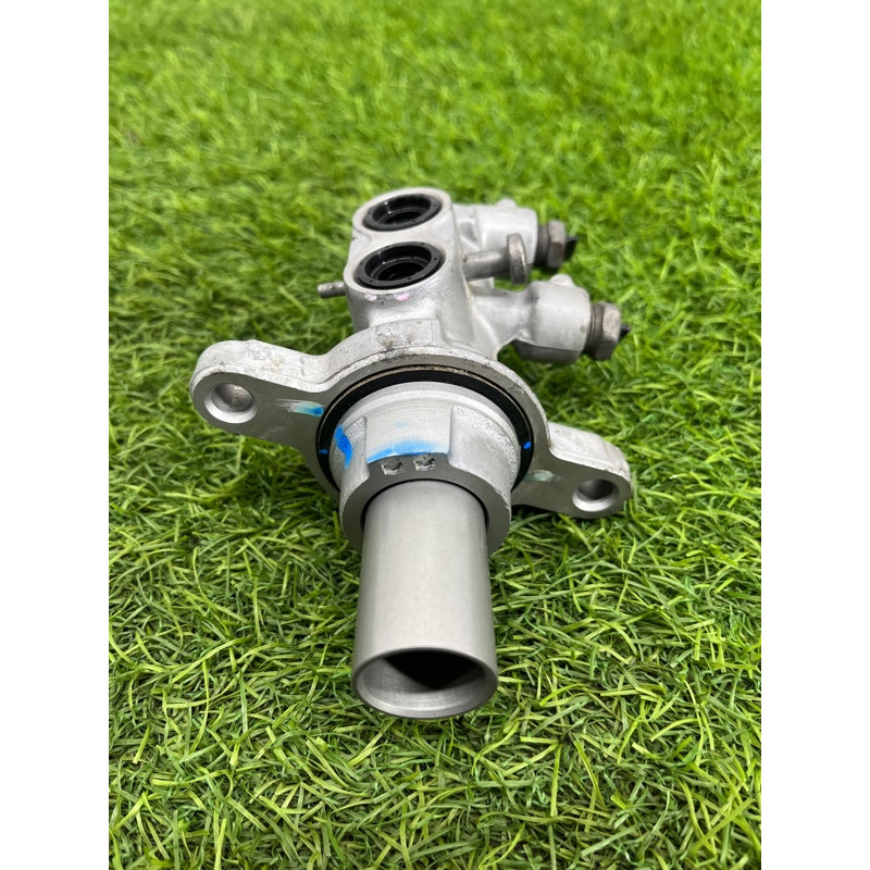 Главный тормозной цилиндр (тормозная система) FORD Focus MK3 2014 2.0 EV6Z2140A