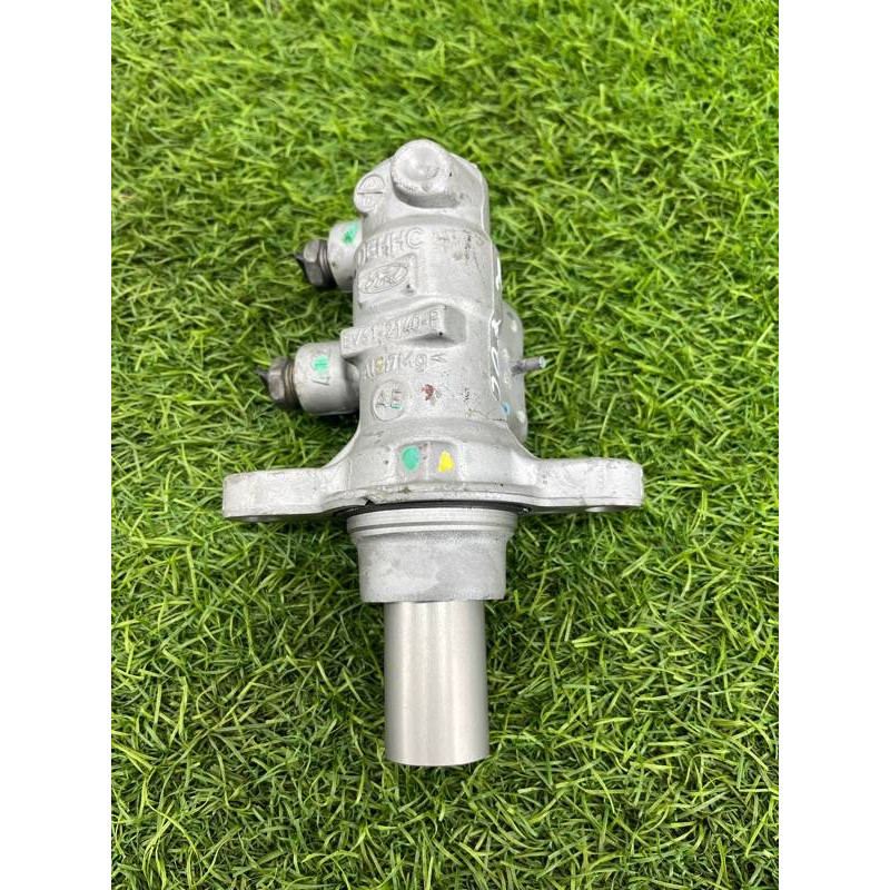 Главный тормозной цилиндр (тормозная система) FORD Focus MK3 2014 2.0 EV6Z2140A