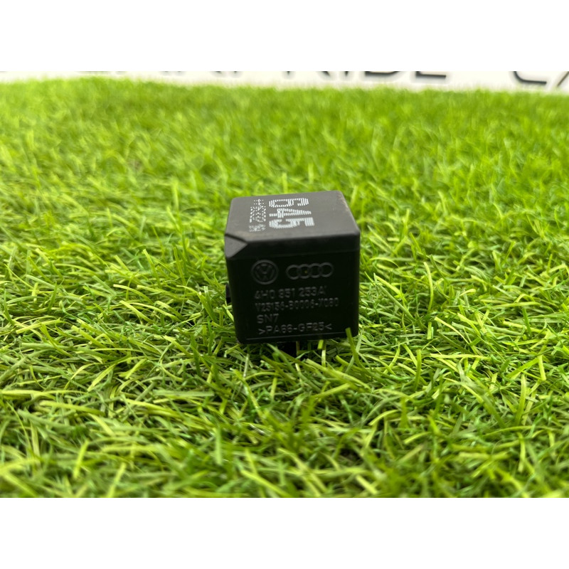Реле (электрика) AUDI A4 B9 2017 2.0L 4H0951253A