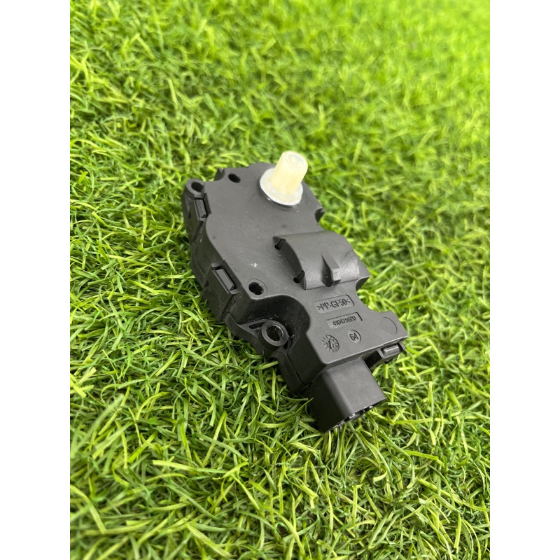 Привод заслонки отопителя (отопление и кондиционирование) Audi Q5 8R 2012 3.2 CALB 8K0820511C