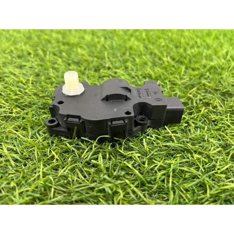 Привод заслонки отопителя (отопление и кондиционирование) Audi Q5 8R 2012 3.2 CALB 8K0820511C