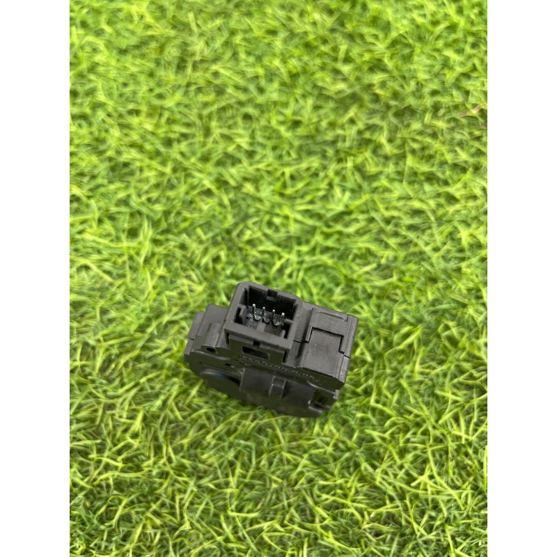 Привод заслонки отопителя (отопление и кондиционирование) Audi Q5 8R 2012 3.2 CALB 8K0820511C