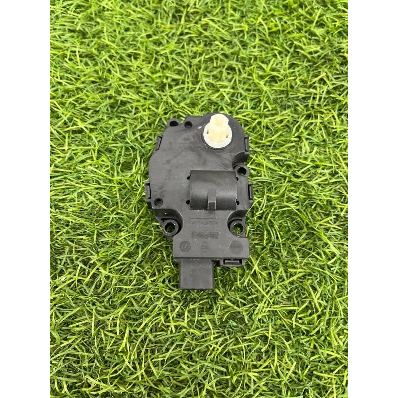 Привод заслонки отопителя (отопление и кондиционирование) Audi Q5 8R 2012 3.2 CALB 8K0820511C