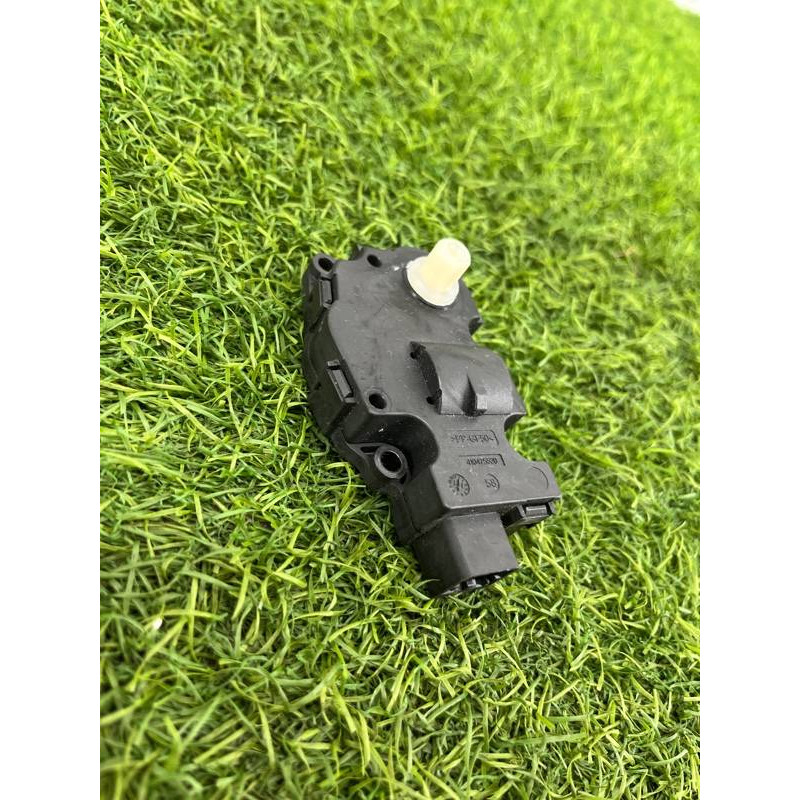 Привод заслонки отопителя (отопление и кондиционирование) Audi Q5 8R 2012 3.2 CALB 8K0820511C