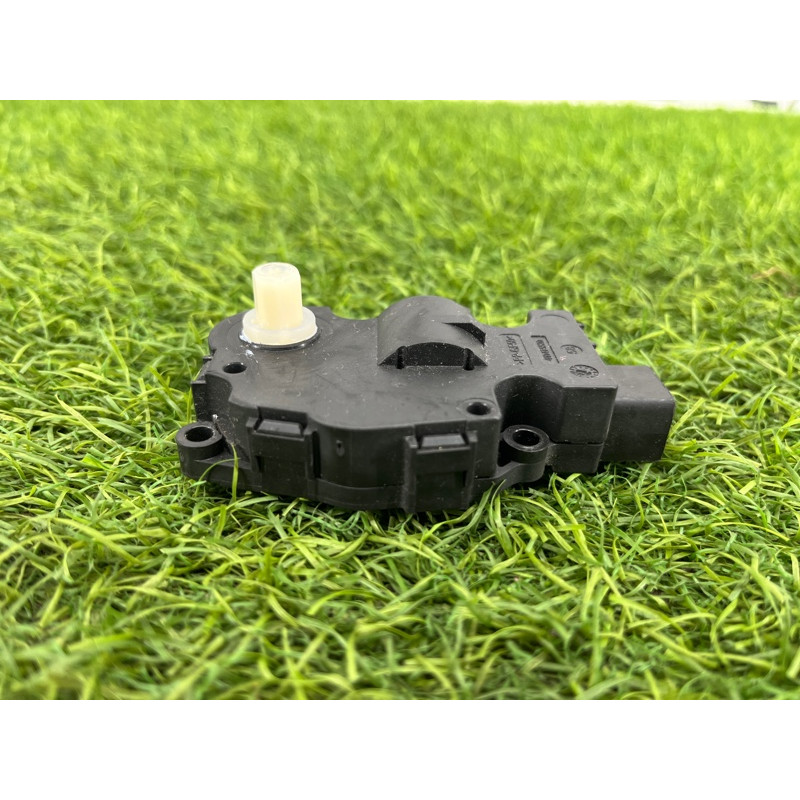 Привод заслонки отопителя (отопление и кондиционирование) Audi Q5 8R 2012 3.2 CALB 8K0820511C