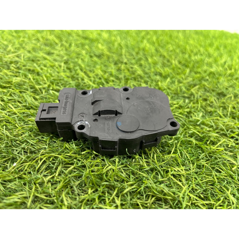 Привод заслонки отопителя (отопление и кондиционирование) Audi Q5 8R 2012 3.2 CALB 8K0820511C