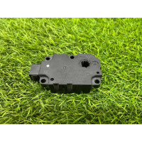 Привід заслонки обігрівача