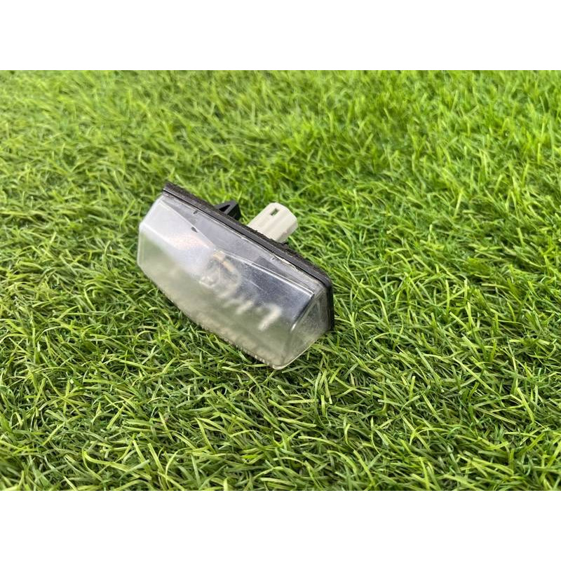 Плафон подсветки номера (оптика) Toyota Prius NHW20 8127053010