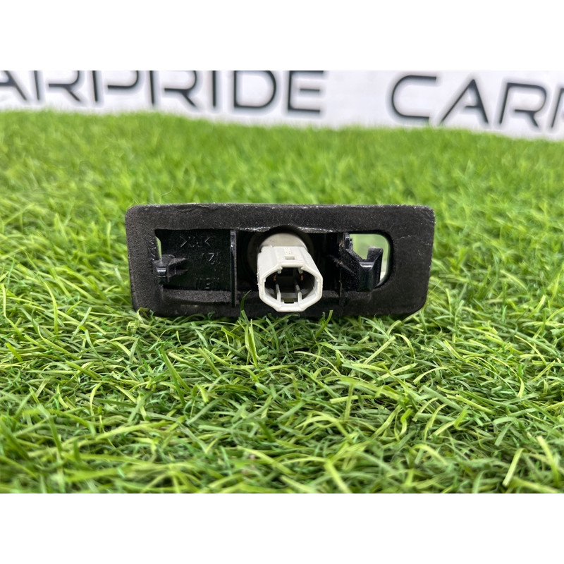 Плафон подсветки номера (оптика) Toyota Prius NHW20 8127053010