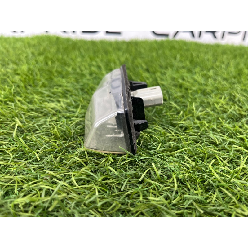 Плафон подсветки номера (оптика) Toyota Prius NHW20 8127053010