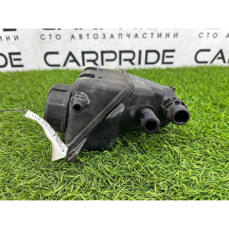 Бачок расширительный (система охлаждения) BMW 5-series F10 2013 N63B44 17137632212