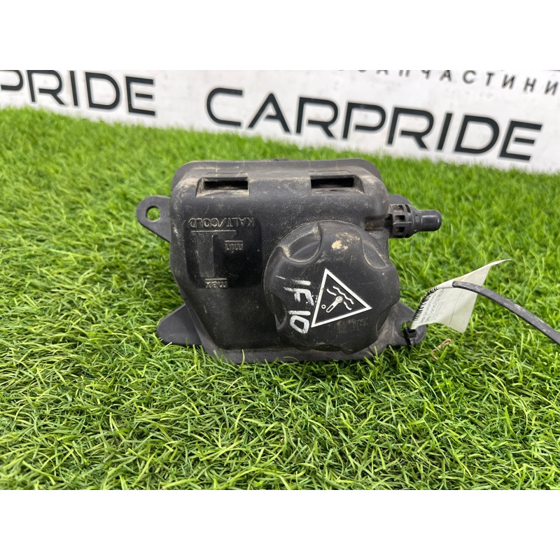 Бачок расширительный (система охлаждения) BMW 5-series F10 2013 N63B44 17137632212