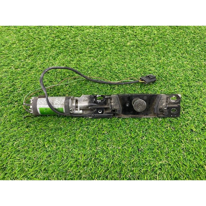 Привод замка багажника (электрика) BMW 7-series E38 67 33 8 352 202