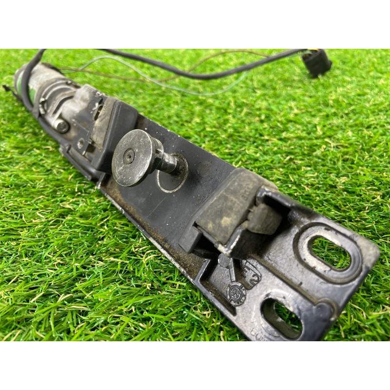 Привод замка багажника (электрика) BMW 7-series E38 67 33 8 352 202