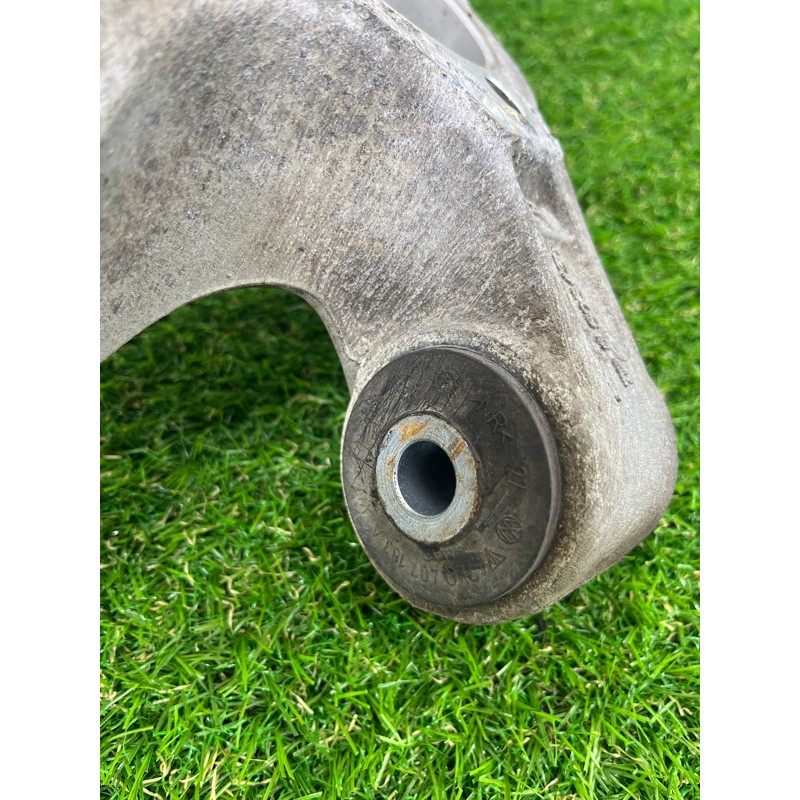 Цапфа подвески (подвеска) Volkswagen Touareg II NF 2013 3.0 TDI 7P0505436B