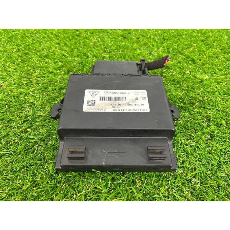 Стабилизатор напряжения (электрика / блоки управления) Volkswagen Touareg II NF 2013 3.0 TDI 7PP959663E