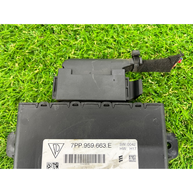 Стабилизатор напряжения (электрика / блоки управления) Volkswagen Touareg II NF 2013 3.0 TDI 7PP959663E