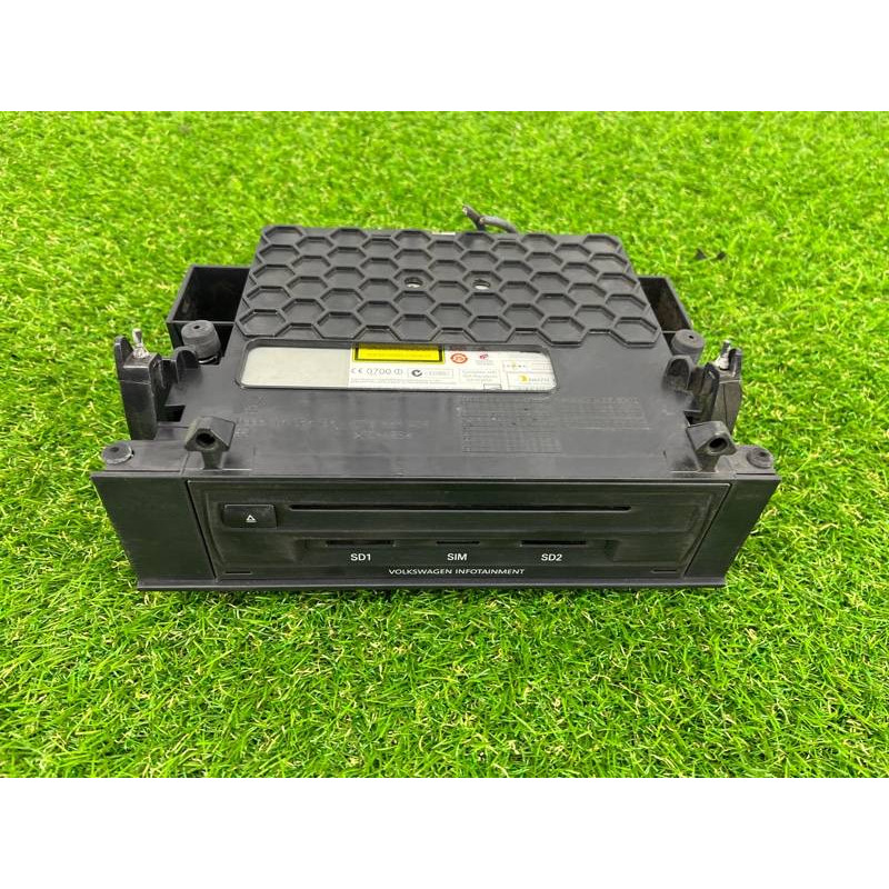 Магнитофон (электрика) Volkswagen Touareg II NF 2013 3.0 TDI 7P6035670E