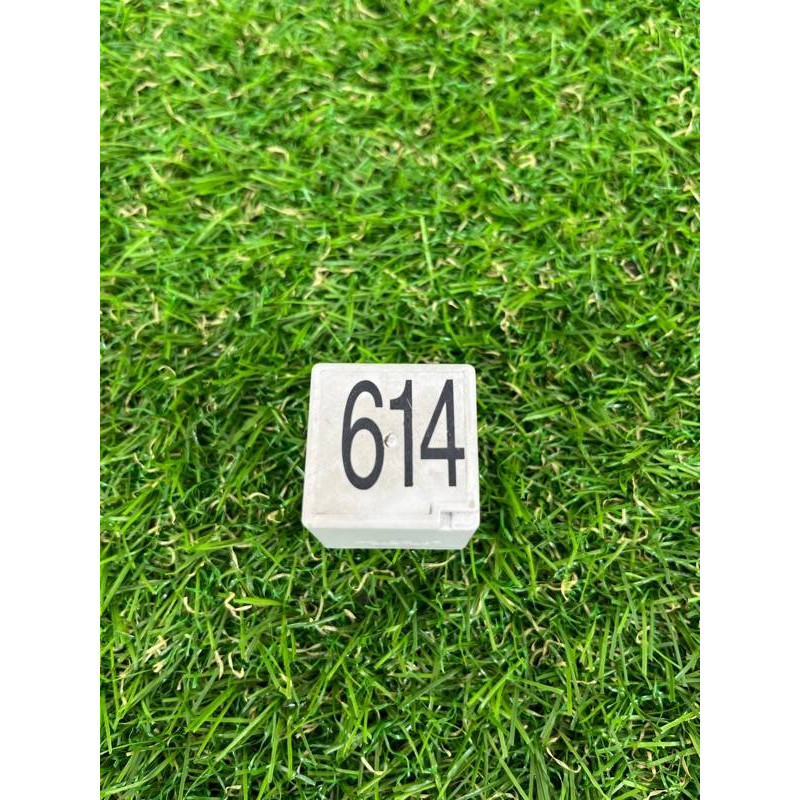 Реле (электрика) Volkswagen Touareg II NF 2013 3.0 TDI 8E0951253