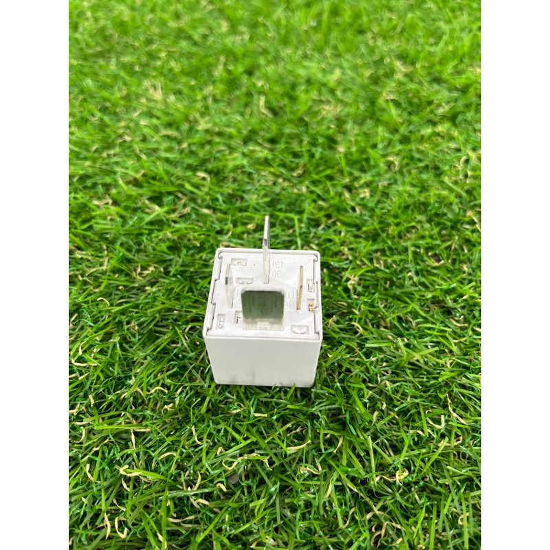 Реле (электрика) Volkswagen Touareg II NF 2013 3.0 TDI 8E0951253