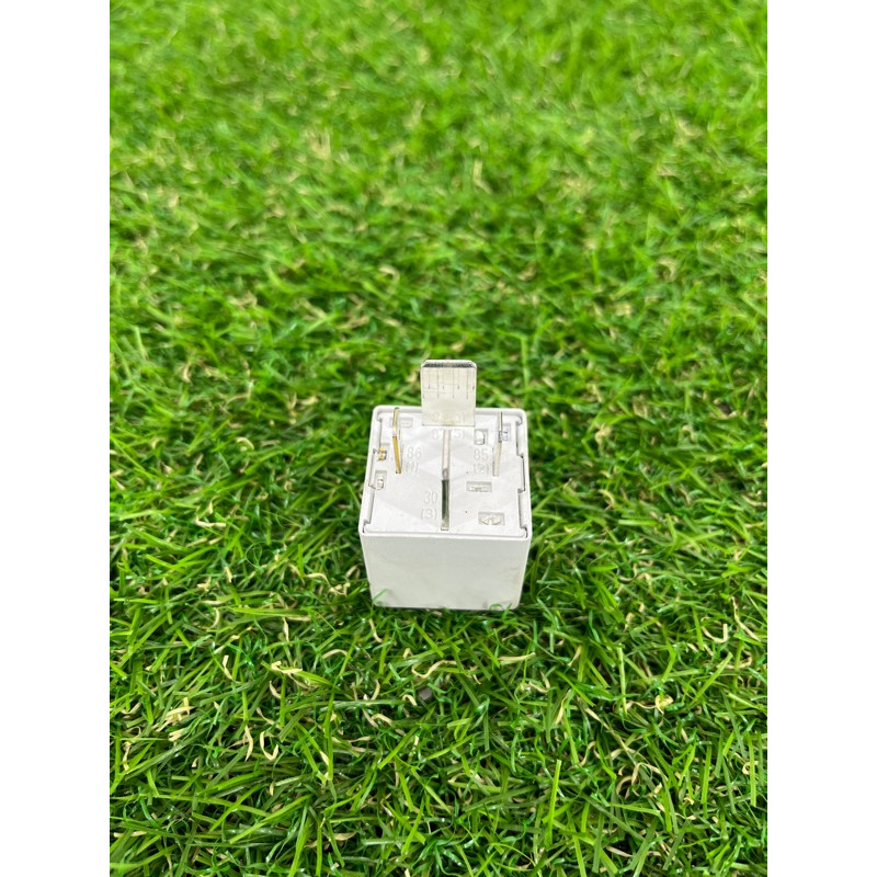 Реле (электрика) Volkswagen Touareg II NF 2013 3.0 TDI 8E0951253