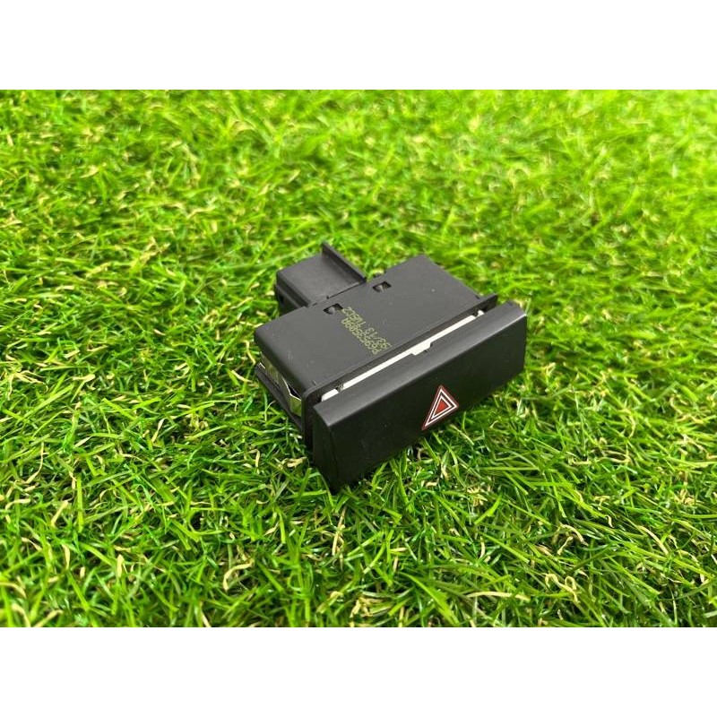 Кнопка аварийной сигнализации (электрика / кнопки) Volkswagen Touareg II NF 2013 3.0 TDI 7P6953509A