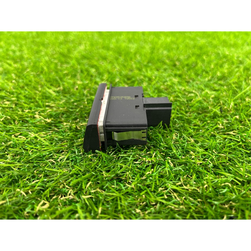 Кнопка аварийной сигнализации (электрика / кнопки) Volkswagen Touareg II NF 2013 3.0 TDI 7P6953509A