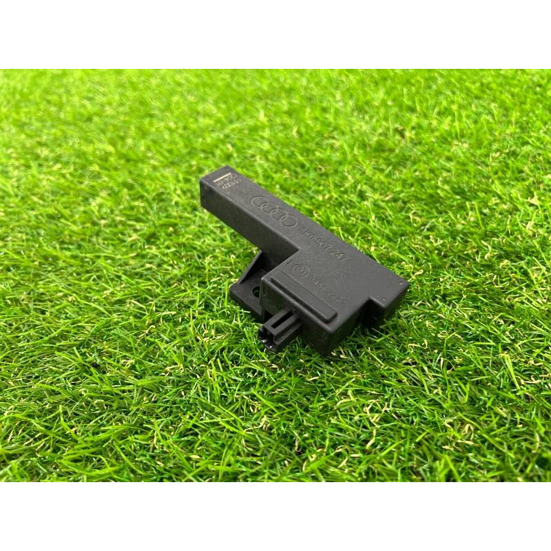 Антенна бесключевого доступа (электрика) Volkswagen Touareg II NF 2013 3.0 TDI 8K0907247