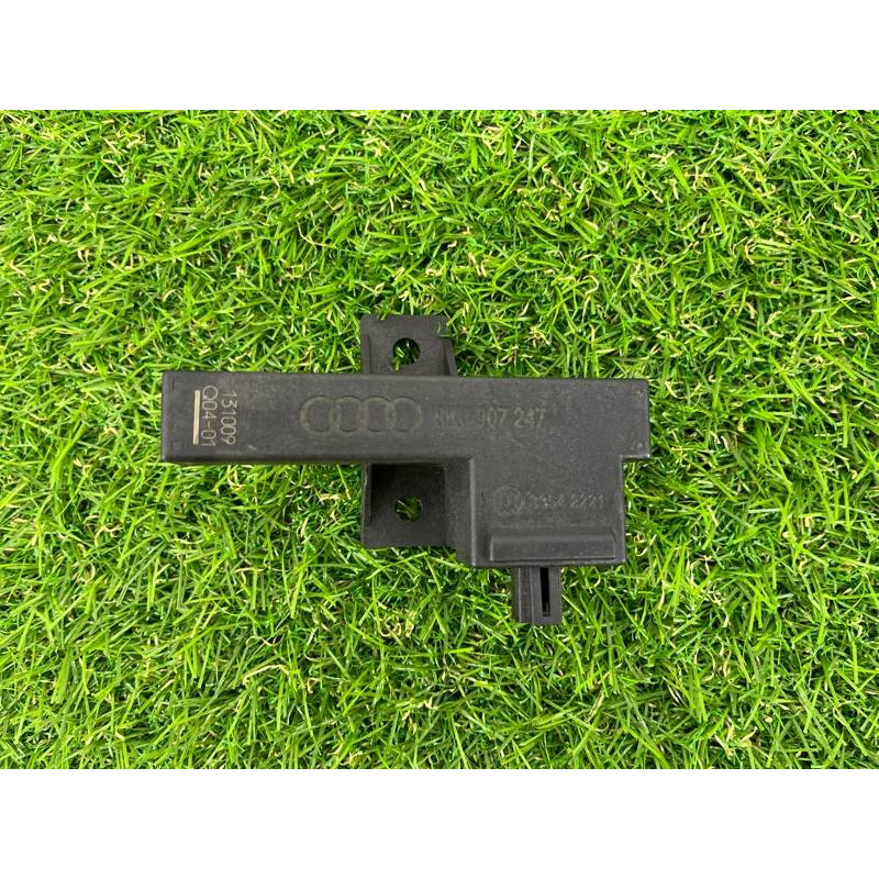 Антенна бесключевого доступа (электрика) Volkswagen Touareg II NF 2013 3.0 TDI 8K0907247