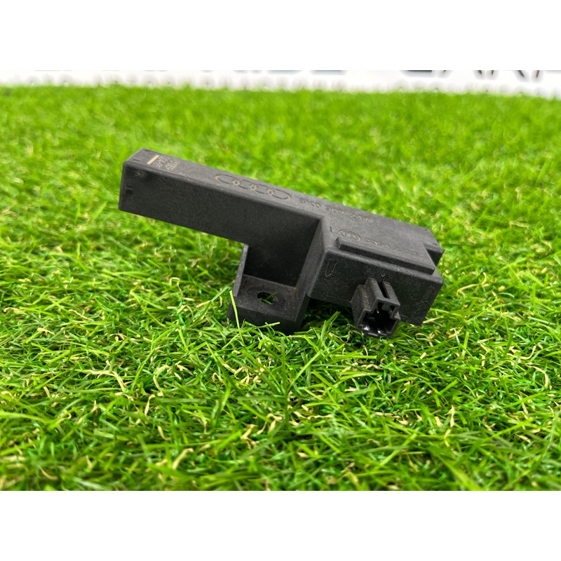 Антенна бесключевого доступа (электрика) Volkswagen Touareg II NF 2013 3.0 TDI 8K0907247