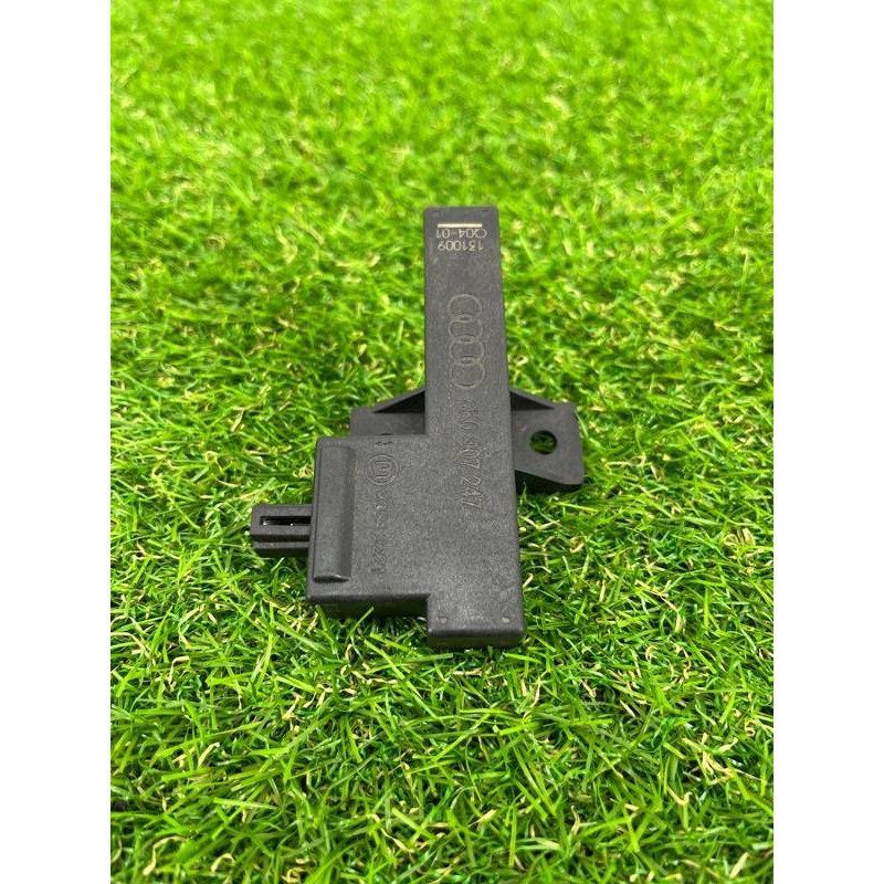 Антенна бесключевого доступа (электрика) Volkswagen Touareg II NF 2013 3.0 TDI 8K0907247