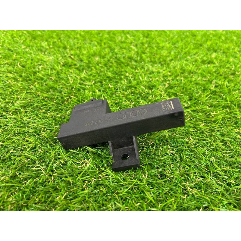 Антенна бесключевого доступа (электрика) Volkswagen Touareg II NF 2013 3.0 TDI 8K0907247