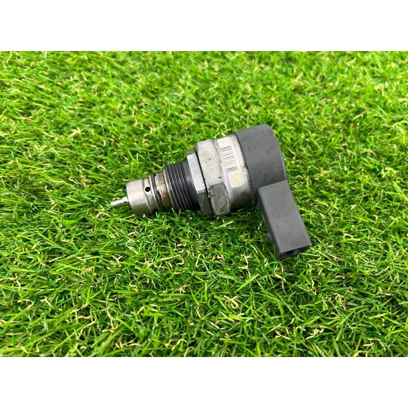 Регулятор давления топлива (топливная система) Volkswagen Touareg II NF 2013 3.0 TDI 057130764AE