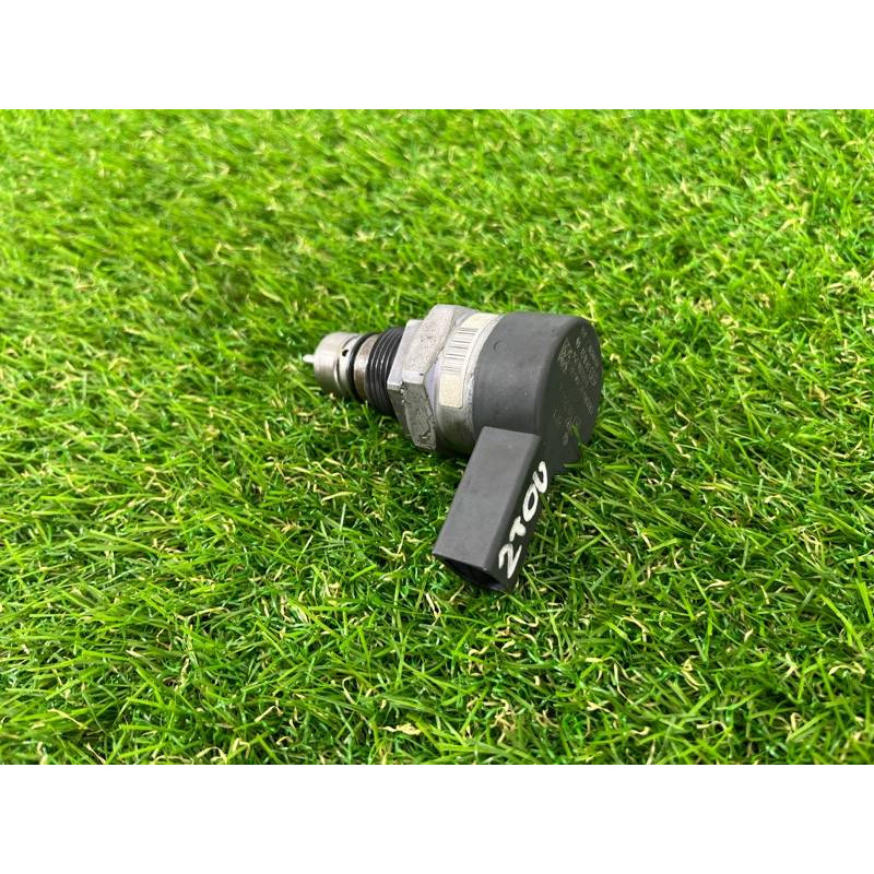 Регулятор давления топлива (топливная система) Volkswagen Touareg II NF 2013 3.0 TDI 057130764AE