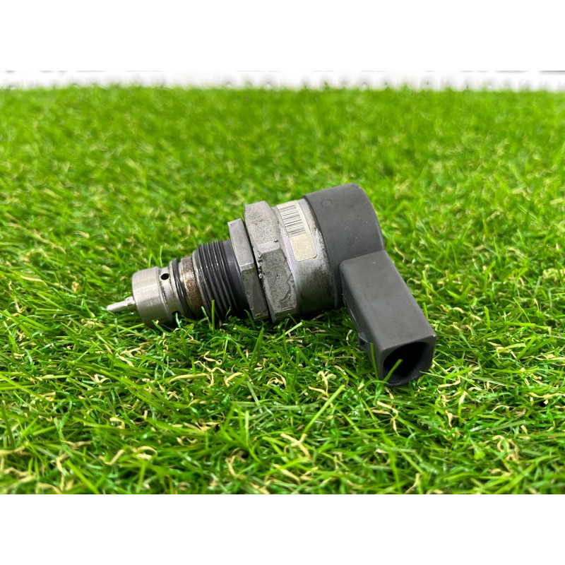 Регулятор давления топлива (топливная система) Volkswagen Touareg II NF 2013 3.0 TDI 057130764AE