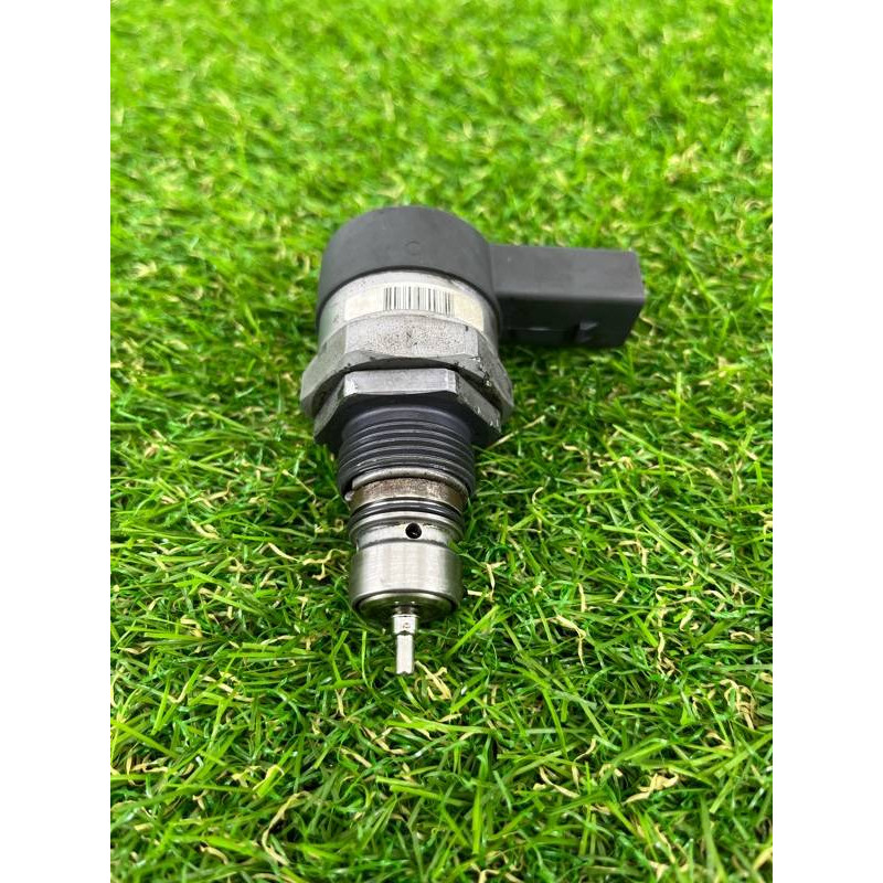 Регулятор давления топлива (топливная система) Volkswagen Touareg II NF 2013 3.0 TDI 057130764AE