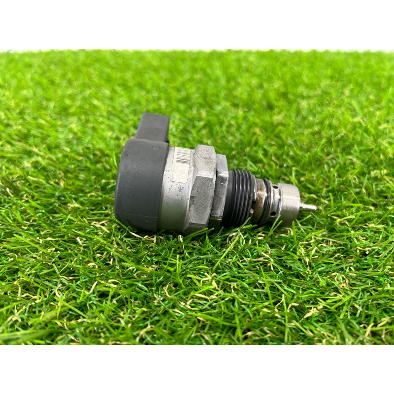 Регулятор давления топлива (топливная система) Volkswagen Touareg II NF 2013 3.0 TDI 057130764AE