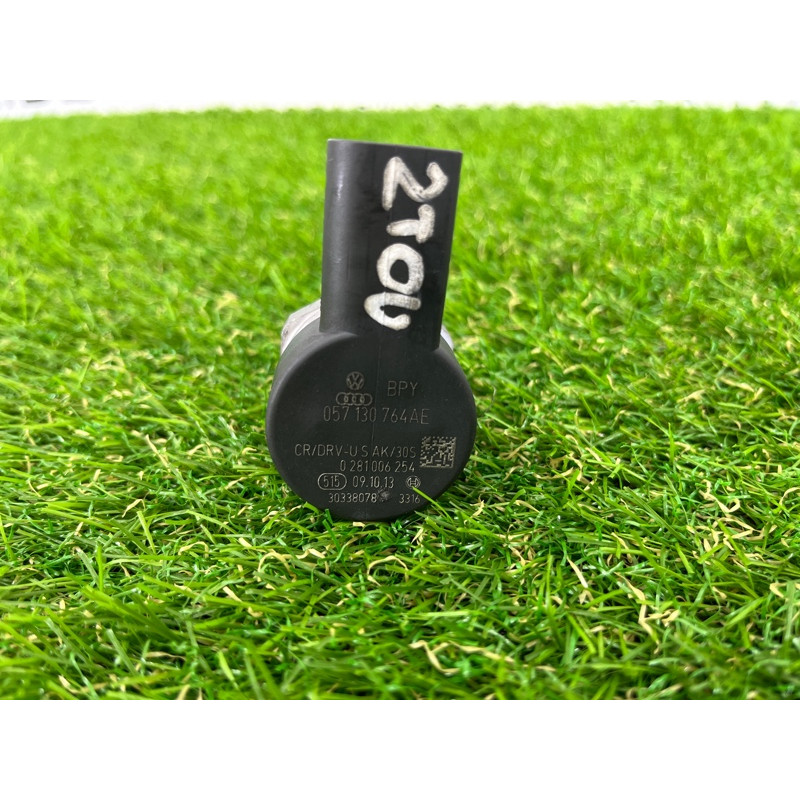 Регулятор давления топлива (топливная система) Volkswagen Touareg II NF 2013 3.0 TDI 057130764AE